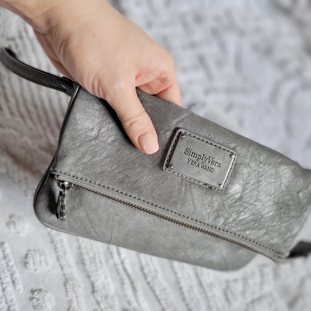 Vera Wang | Simply Vera Collection | Clutch | Wristlet | Silver hardware
